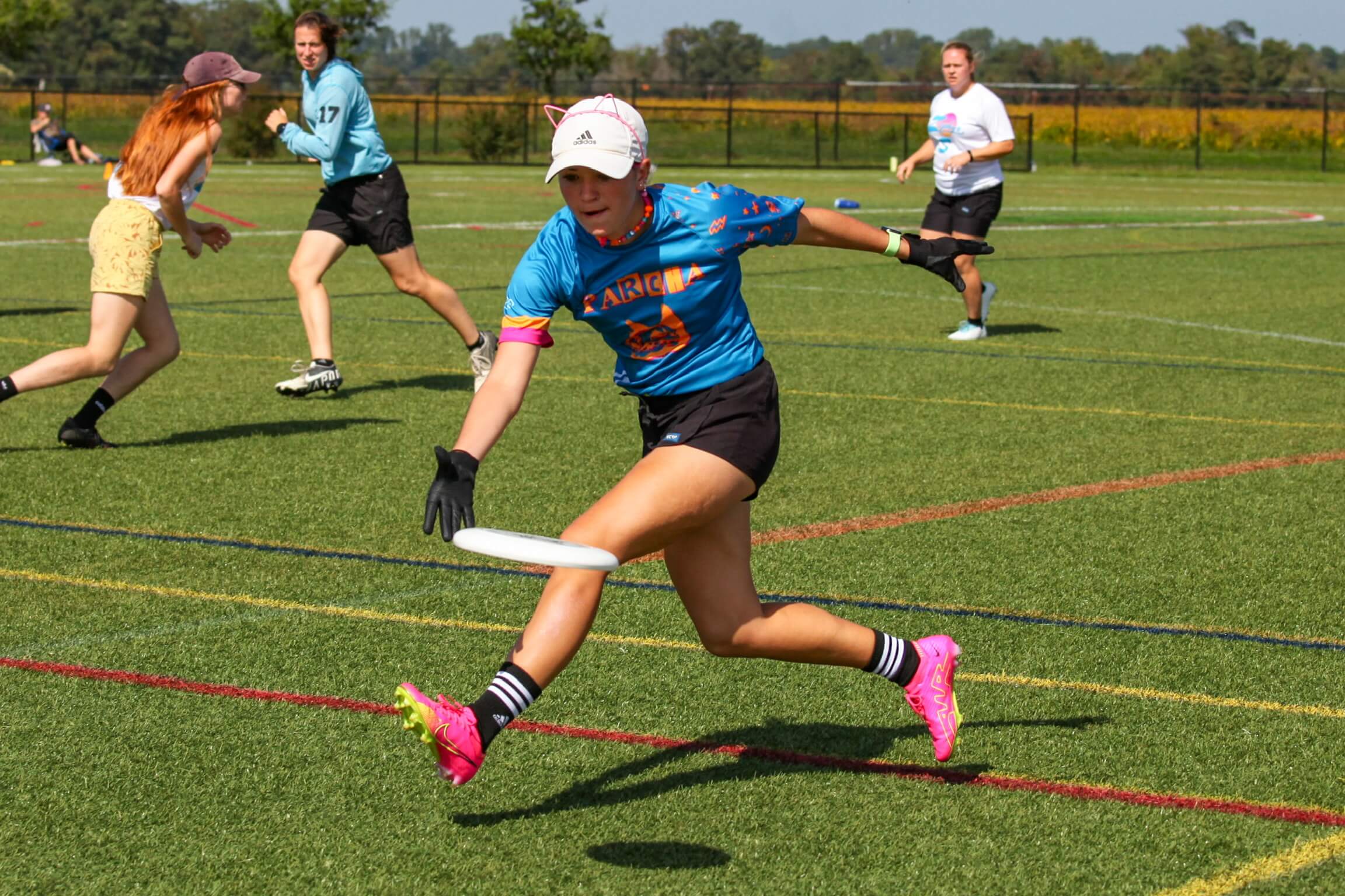 Parcha player makes a low grab